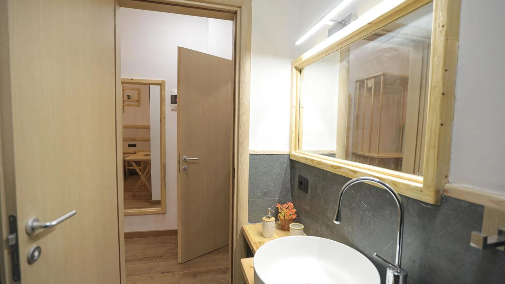 Bed and Breakfast Nidum Harmony Tirana 0*,  Albánie